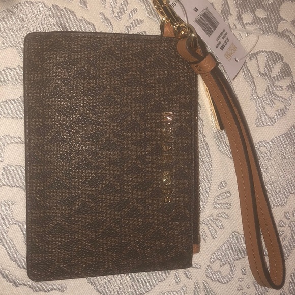 Michael Kors Wristlet with tags on. - Picture 2 of 5